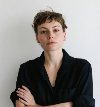 woman-black-shirt-pants
